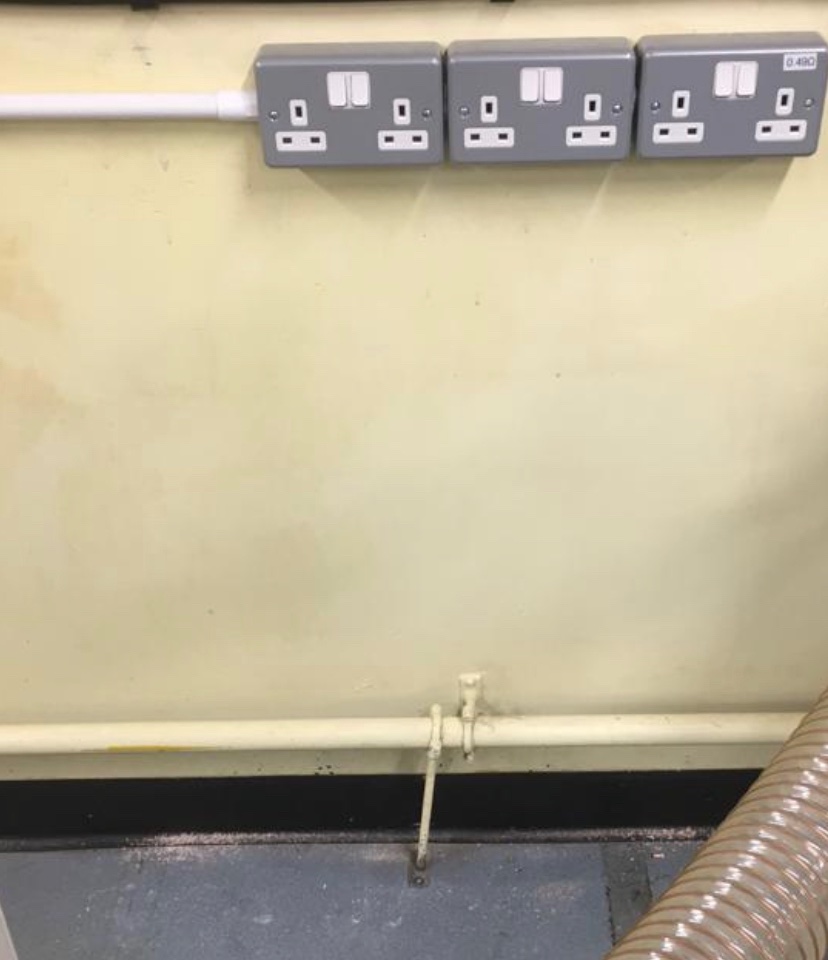 CampionElectric's tweet photo. South Chingford remove trailing lead #install #socketoutlets @campionconsult #electrician #sparks @PVCTrunking_Cy @DeligoOfficial @OakleyVicoak #installation #electrics @ChingfordSchool #health&safety #electrical @kewtechcorp #siteservices #electricalcontractors #Compliance https://t.co/GTwLEcAMXi