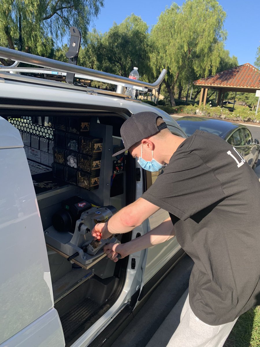 LockPremium's tweet image. Another day in the office...

#callustoday 949-900-9016

#newkeys #locksmith #locksmithservice #mobilelocksmith #irvinelocksmith #residentiallocksmith #homelock
#orangecountylocksmiths #irvinecalifornia #IrvineCA #IrvineHomes