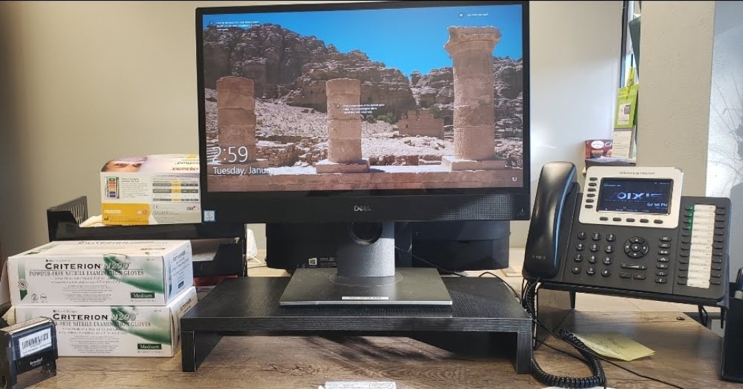 waybasics's tweet image. What a great desk setup using our monitor stand! Get yours now 🖥️ #monitor #stand #desk #homeoffice #office #riser