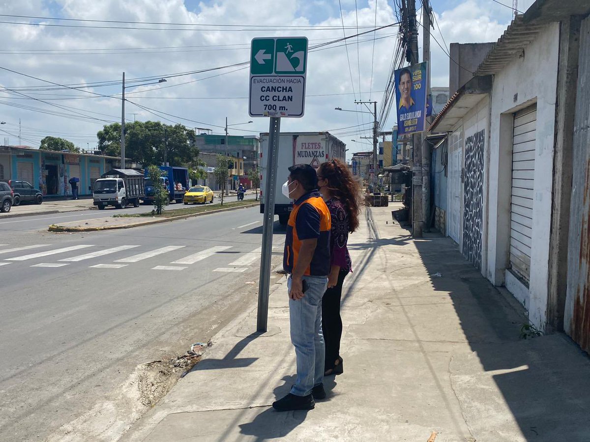 Riesgos_Ec's tweet photo. #ElOro | Recorremos las rutas de evacuación y zonas seguras, verificando el funcionamiento de la Torre #SATTsunamiEc como parte de las acciones previas a la simulación de tsunami en el perfil costero | #JuntosEcuador #SembramosFuturo https://t.co/IHXMP5XSLM