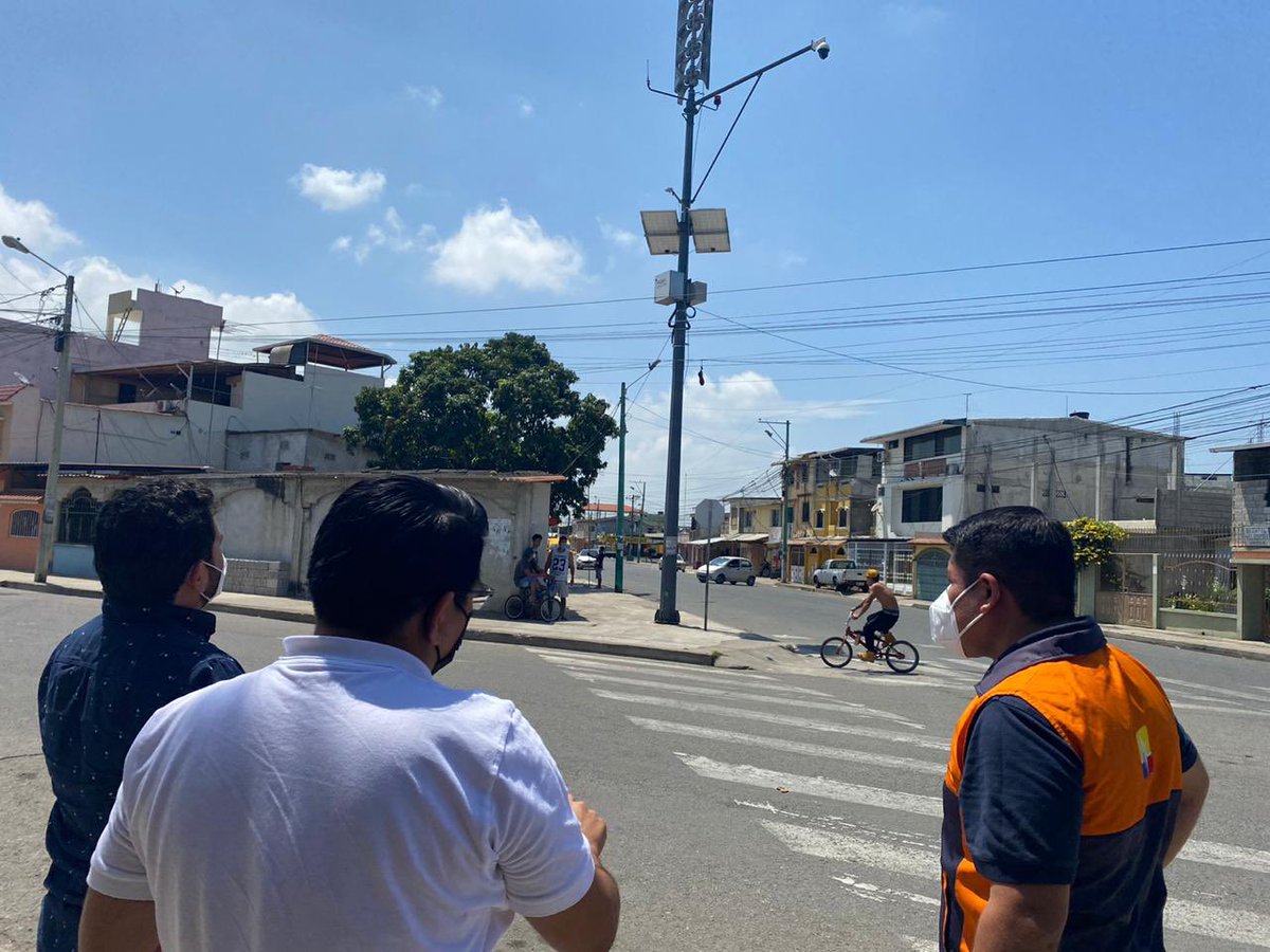 Riesgos_Ec's tweet photo. #ElOro | Recorremos las rutas de evacuación y zonas seguras, verificando el funcionamiento de la Torre #SATTsunamiEc como parte de las acciones previas a la simulación de tsunami en el perfil costero | #JuntosEcuador #SembramosFuturo https://t.co/IHXMP5XSLM