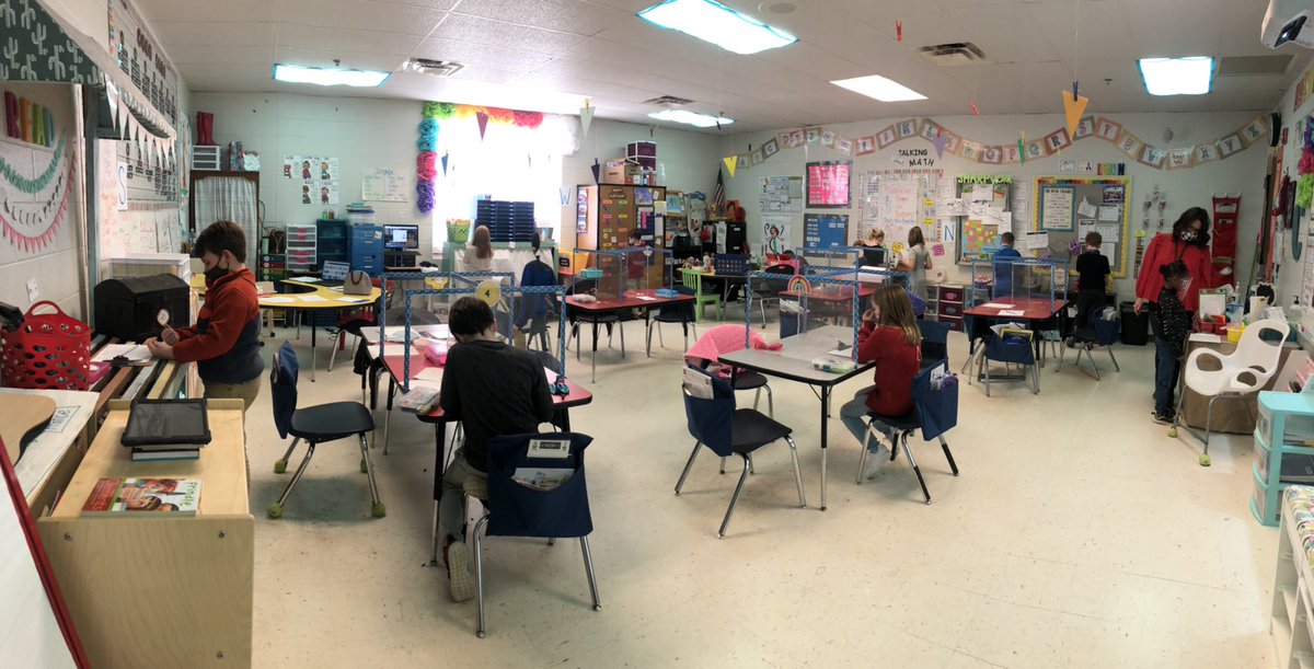 MrsCook_DCS's tweet photo. Snowball Scoot! Solving Math problems with masks &amp; all! ✅ #LPSrocks https://t.co/KkUgZ0jTwG