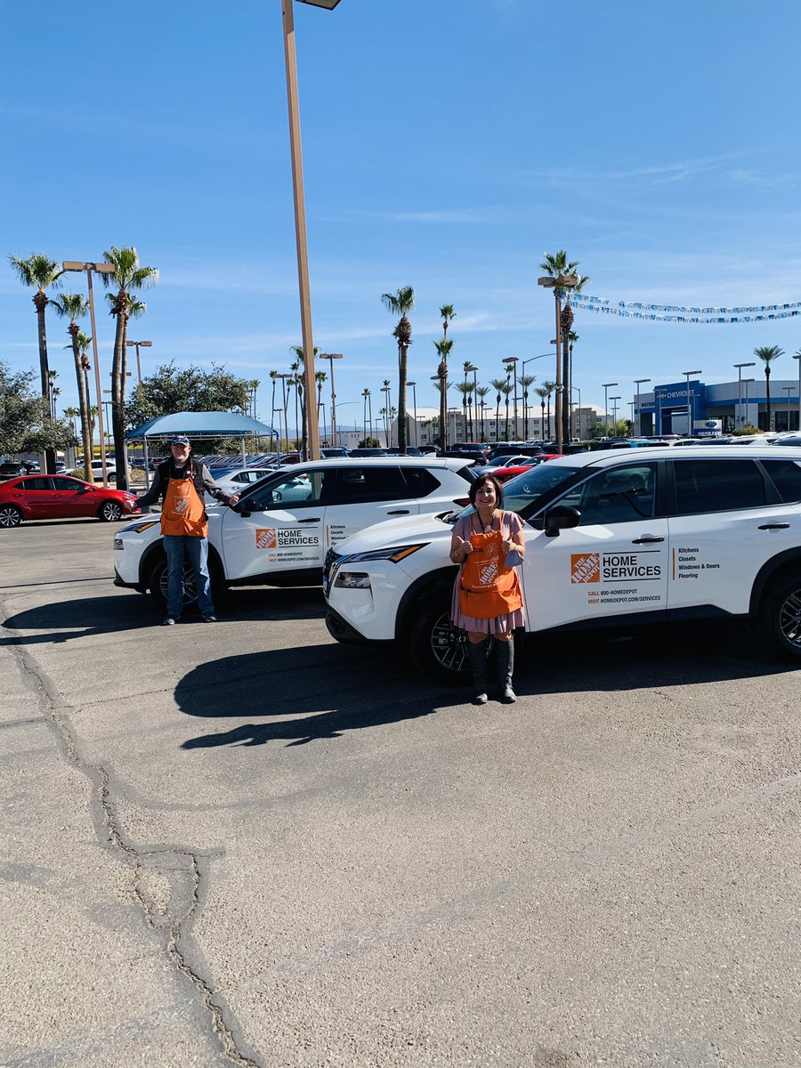 HDISTeamBen's tweet image. Two very excited HDIS DCs picking up their new Nissans.  #HomeDepot #Tucson @HDIS_CHRIS @Danielleederks #Nissan