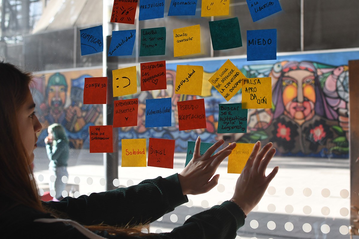 MediacionGAM's tweet photo. TALLER DE EXPERIENCIAS DE MEDIACIÓN ARTÍSTICA
Del 18 al 29 de enero 2021. 💡
Te invitamos a participar de este taller donde se pondrán en valor los procesos y metodologías y acciones de mediación de diversos centros culturales y artistas 
+info: https://t.co/ThwJNOAIUV https://t.co/Zl6lb5QaSL