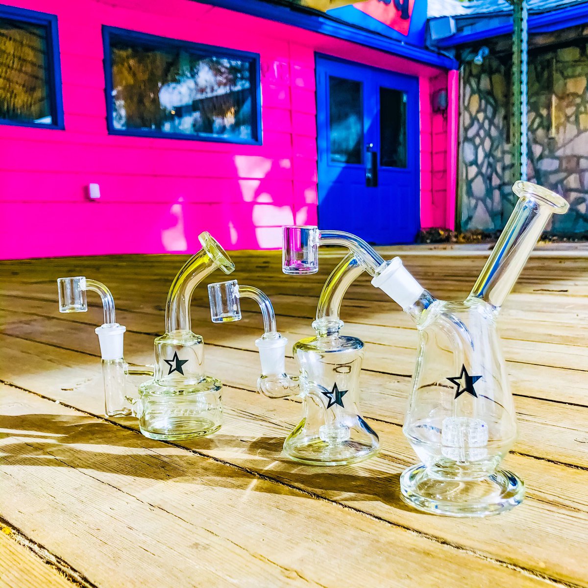 grasscity's tweet photo. Famous X by @famousbrandz just launched a new collection of scientific-style dab rigs scientist
🔬🧪💨⠀

USA Sale 🇺🇸
up to 60% OFF Sitewide
☝️Shop now link in bio!⠀
#weedwednesday #dabbersdaily #puffpuffpass #710nation  #dabbersofig  #fatdabs #dabrigs #glassofig #dabdaily https://t.co/ebfujF4AEU