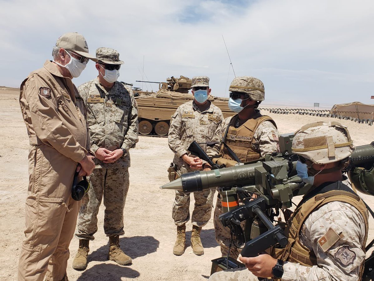 Ejercito_Chile's tweet photo. #Arica: Hasta la 1ra Brigada "Coraceros" se trasladó el Ministro de Defensa, Baldo Prokurica acompañado por el CJE General Ricardo Martínez y el Jefe del Estado Mayor Conjunto, General Javier Iturriaga, para interiorizarse sobre el empleo de unidades acorazadas. https://t.co/4KuXvU1hhq