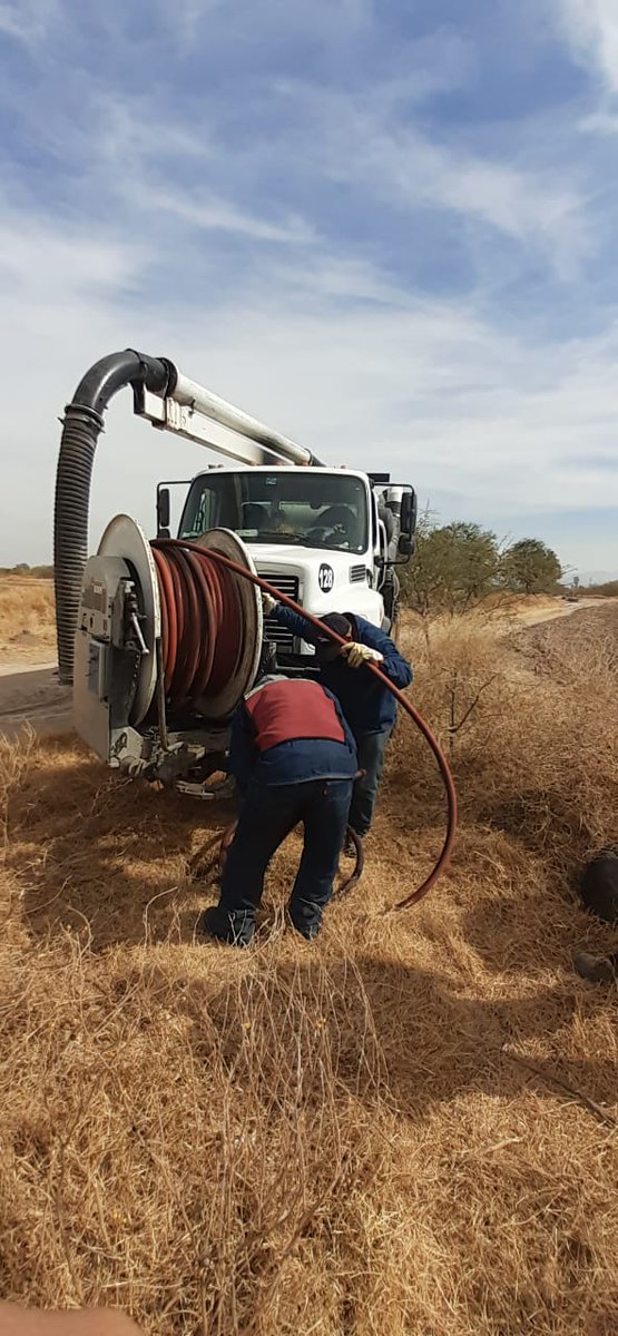 sideapa_gp's tweet image. 👷🏽‍♂️🚧 La mañana de este miércoles personal del #SIDEAPA💧 brindó apoyo al SAPAL de ciudad Lerdo, para lograr solucionar la problemática presentada en un pozo del organismo de la ciudad vecina que estaba colapsado.

#SideapaestáContigo💧