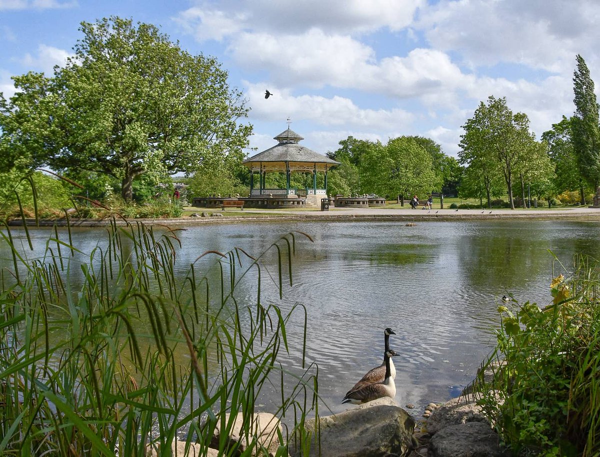 HD9photographer's tweet photo. Greenhead Park last summer

@examiner @andrew_examiner @Viewyorkshire @stormhour @Earthandclouds @earthandclouds2 @Huddersfield4U #Yorkshire #Holmfirth #lastofthesummerwine @cloudymamma @bbcweatherwatchers @weather @JonMitchellITV https://t.co/IyvYbbwg4g