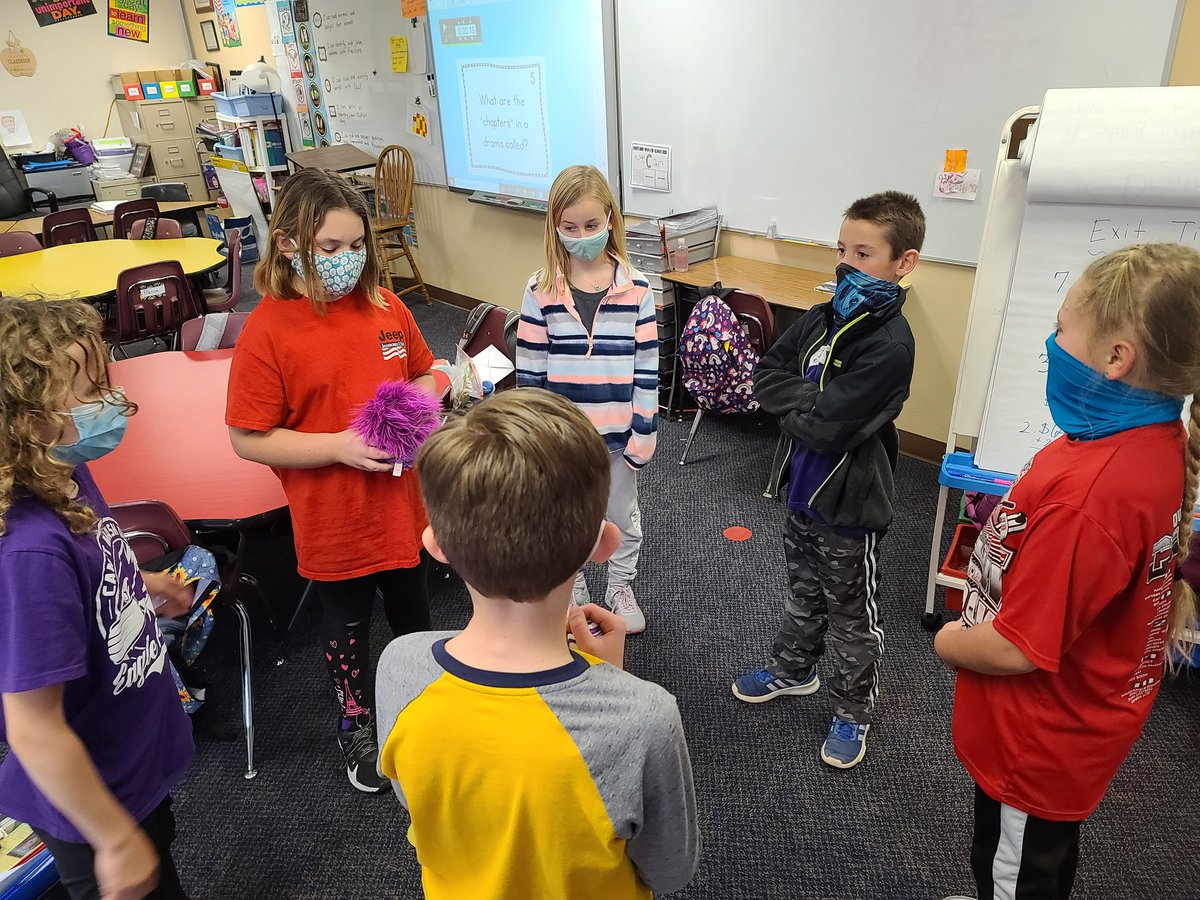 StephHufnagle2's tweet photo. Ss use Ball Toss Boogie to review elements of Drama @Crestview2 #CVrelentless https://t.co/jCb6jj4WnT