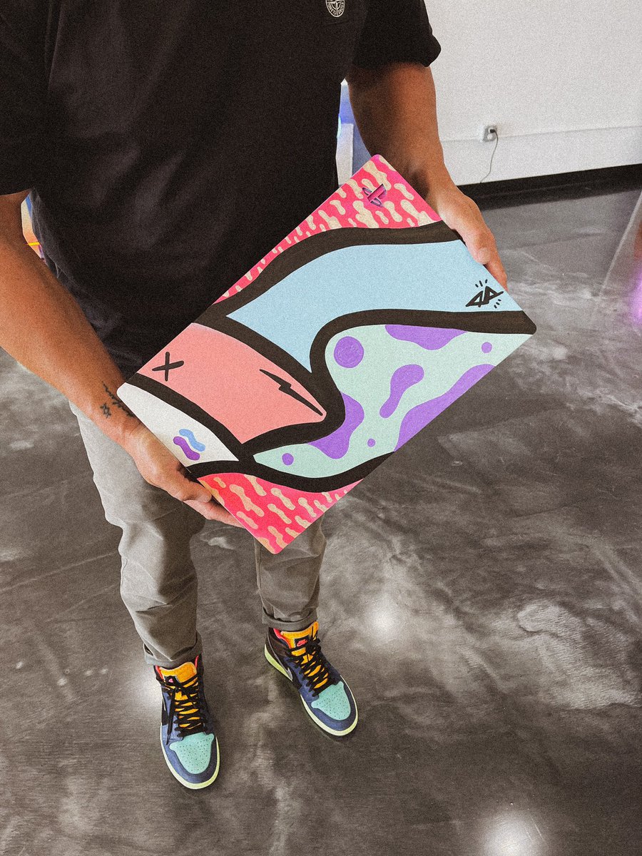 Painted the new ps5 yesterday 😎 
Should I give it away? What do you think <a href="/MKBHD/">Marques Brownlee</a> <a href="/jennaezarik/">Jenna Ezarik</a> <a href="/ijustine/">iJustine</a>