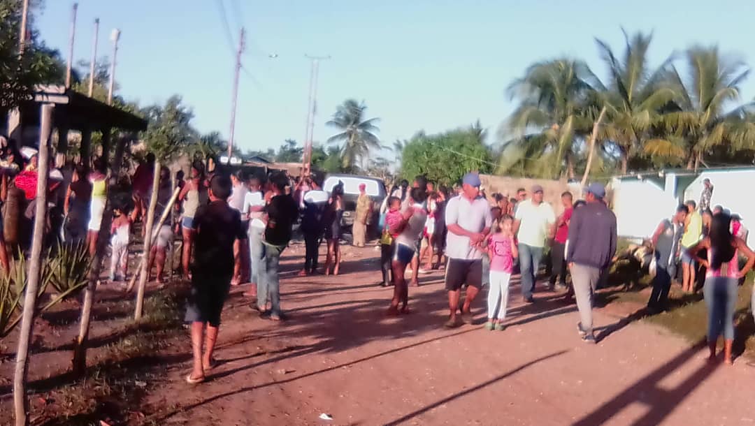 JuanPabloGve's tweet photo. Se registró una nueva explosión de bombonas de gas en Costo Arriba a pocos kilómetros de Maturín, Edo. Monagas. Este régimen destructor, aniquilador, ruinoso q acaba con todo, es el responsable de todas estas catástrofes, de esto tenemos q salir por el bien de todos. 
¡JUSTICIA! https://t.co/UipItCW6N9