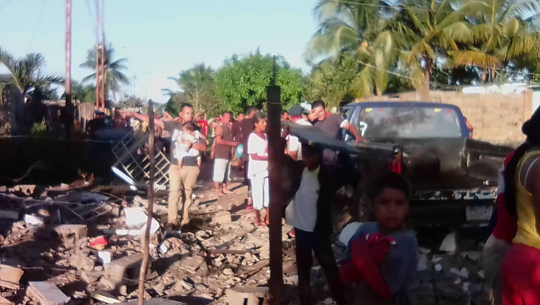 JuanPabloGve's tweet photo. Se registró una nueva explosión de bombonas de gas en Costo Arriba a pocos kilómetros de Maturín, Edo. Monagas. Este régimen destructor, aniquilador, ruinoso q acaba con todo, es el responsable de todas estas catástrofes, de esto tenemos q salir por el bien de todos. 
¡JUSTICIA! https://t.co/UipItCW6N9