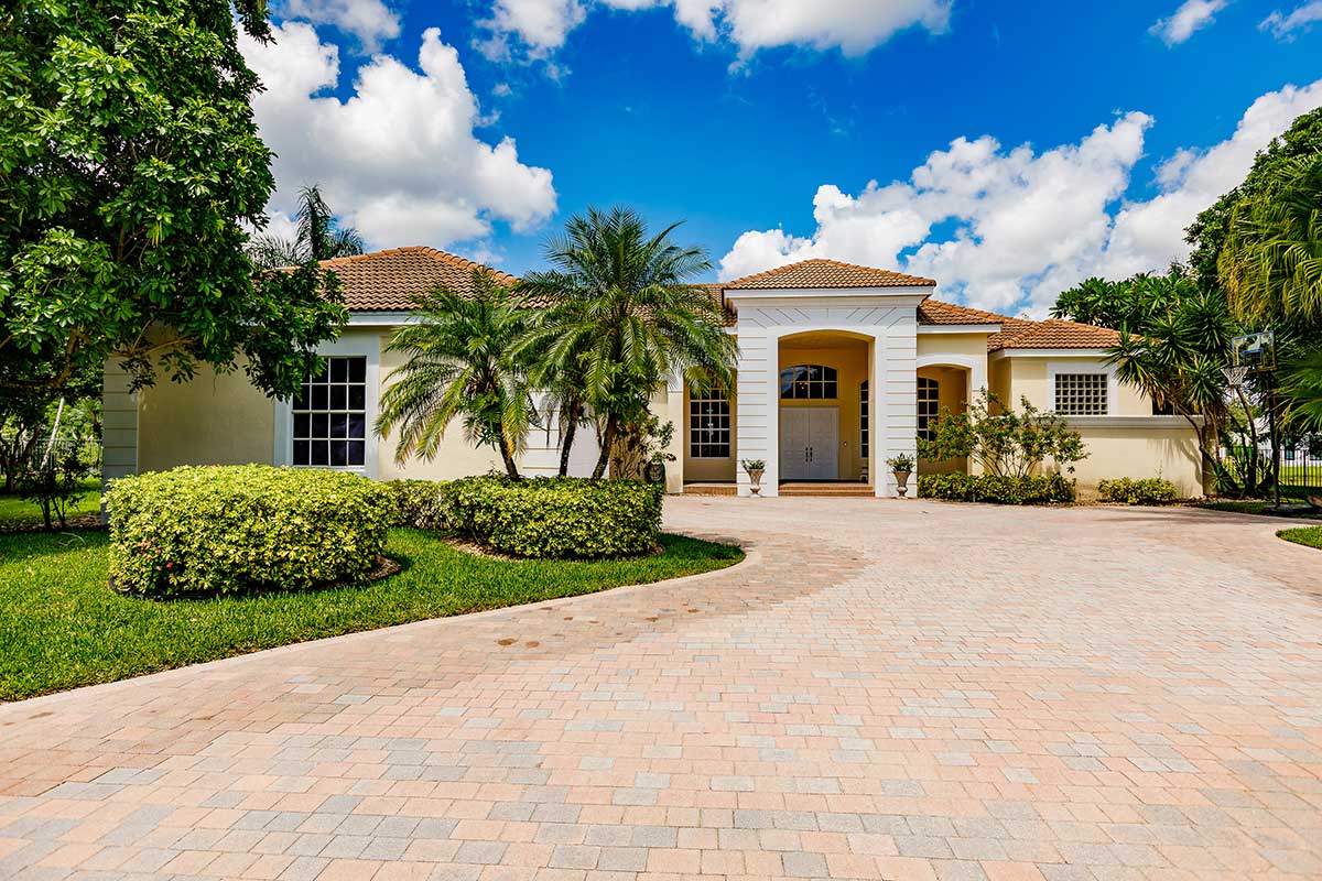 RaquelColp's tweet image. JUST SOLD  |  12681 N Stonebrook Circle  |  Represented Buyer &amp;amp; Seller - mailchi.mp/4ab0cce78f2b/f…