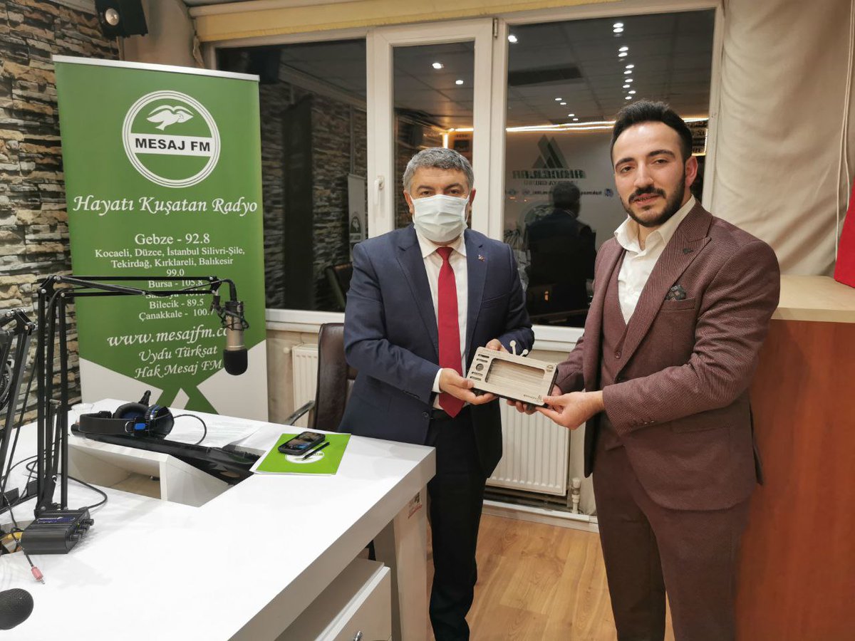hamzasayir041's tweet photo. Mesaj Fm Yönetim Kurulu Başkanı Sn. Casim Akıncılar ve program yapımcısı Sn. Ahmet Kartal'a  #YükselenŞehirDilovası'nı değerli Mesaj Fm dinleyicilerine anlatma fırsatını bizlere verdikleri için çok teşekkür ederim.

#YükselenŞehirDilovası https://t.co/5YPh06fz0d