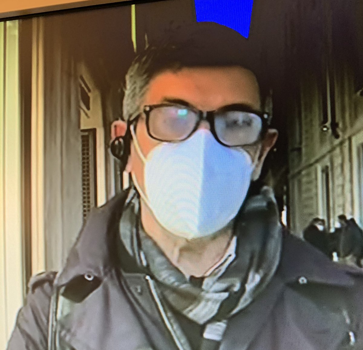 Su #maratonamentana potete assistere allo spiegone di <a href="/paolocelata/">Paolo Celata</a> su come tenere insieme occhiali e mascherina #crisidigoverno <a href="/welikeduel/">Propaganda Live</a>