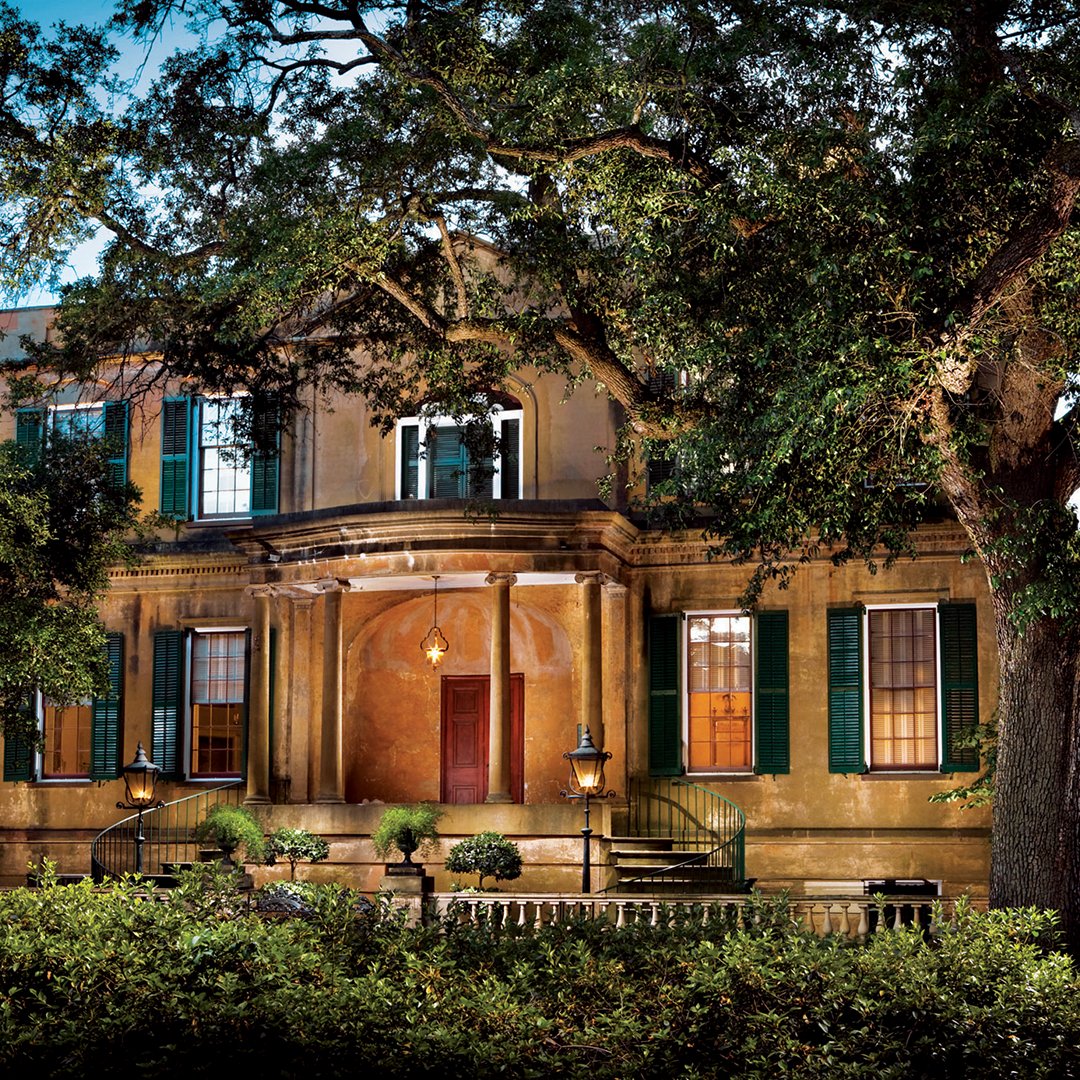 Ghost walks and tours with over 21 chilling stories. #VisitSavannah #21DaysOfTheDeSoto https://t.co/9MFJdznO0s