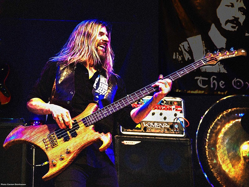 MusiciansChann1's tweet photo. Happy Birthday bassist James Lomenzo, born Jan 13, 1959. Lomenzo first found fame in the band White Lion; went on to play with Megadeth, Lynch Mob, John Fogerty, and others. 

#JamesLomenzo #WhiteLion #Megadeth #SlashsSnakepit #LynchMob #Baixista #Bassist #BassPlayer #bassists https://t.co/cZKIlhR1bE