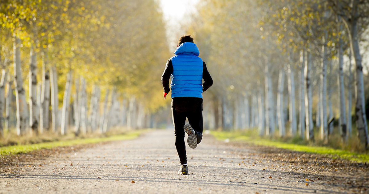 Running_Club's tweet image. L’entraînement “low” consiste à adapter notre organisme à fonctionner avec peu de réserves en sucres, sans (trop) perdre en performance. 💪 

On vous présente cette méthode et 4 exemples de séances à tester 
👉 bit.ly/3qgUCsL 

#entrainement #RunningClub