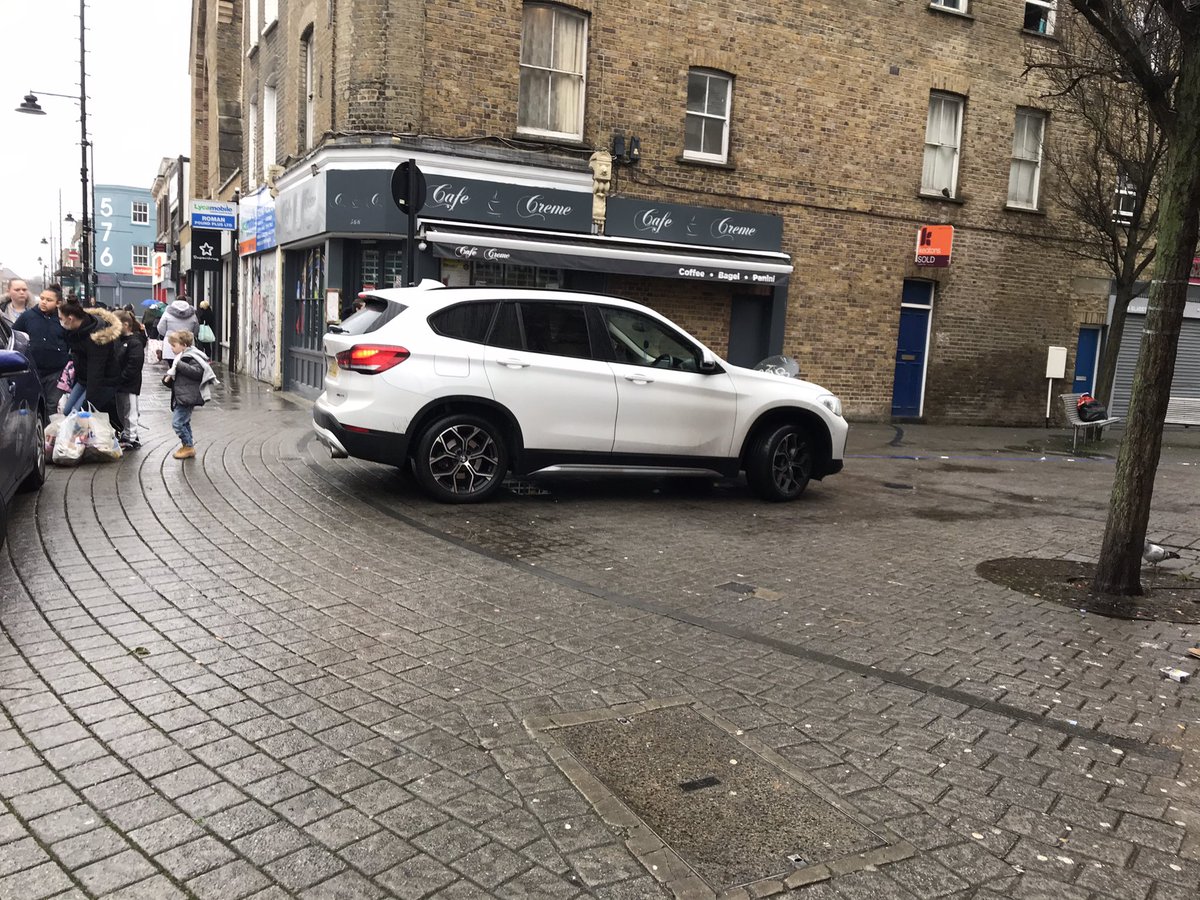 AccessibleStLdn's tweet photo. It seems you can park where you like at Gladstone Place regardless of it being pedestrianised @TowerHamletsNow @MPSBowEast @BetterStreetsTH 

📍Roman Road, Bow

#PavementParking #AccessibleStreets 🧑‍🦽🧑‍🦼🧑‍🦯 https://t.co/IGmBjanre2