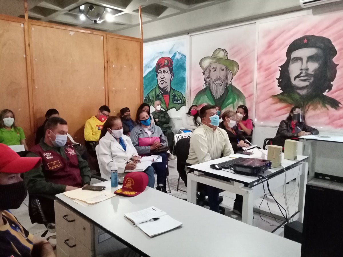 INN_MERIDA's tweet photo. #13Ene La Tropa Verde del #INNMérida presentes en la video conferencia de las misiones y grandes misiones con nuestro Ministro del Poder Popular para la Juventud y Deporte y el Secretario Ejecutivo del Movimiento Somos Venezuela @MervinMaldonad0
@NicolasMaduro
#EnUnidadPatriótica https://t.co/Rd12WsnU6M