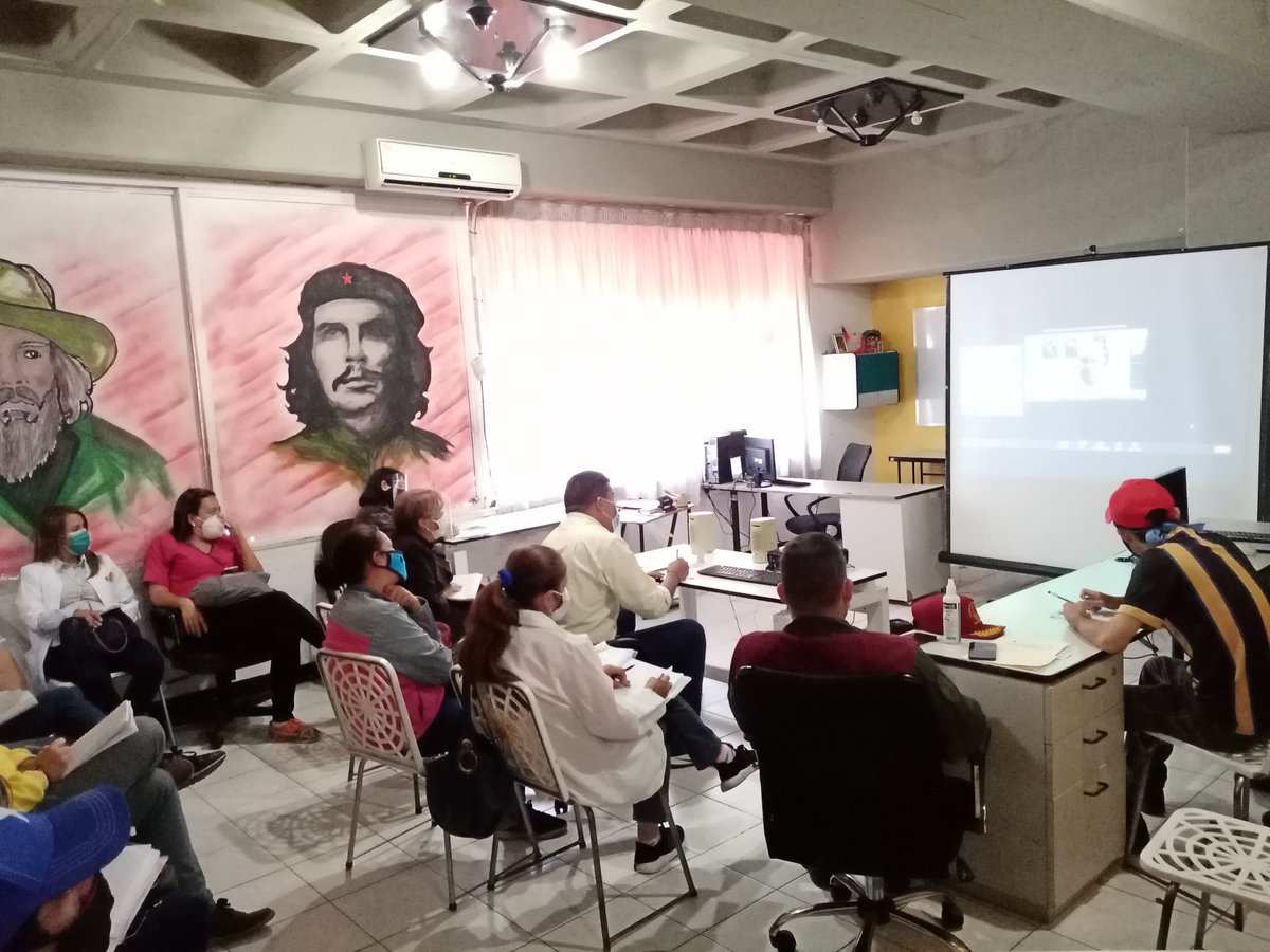 INN_MERIDA's tweet photo. #13Ene La Tropa Verde del #INNMérida presentes en la video conferencia de las misiones y grandes misiones con nuestro Ministro del Poder Popular para la Juventud y Deporte y el Secretario Ejecutivo del Movimiento Somos Venezuela @MervinMaldonad0
@NicolasMaduro
#EnUnidadPatriótica https://t.co/Rd12WsnU6M