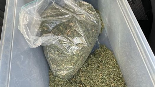 Man met goede neus leidt politie naar drie kilo hennepgruis..
