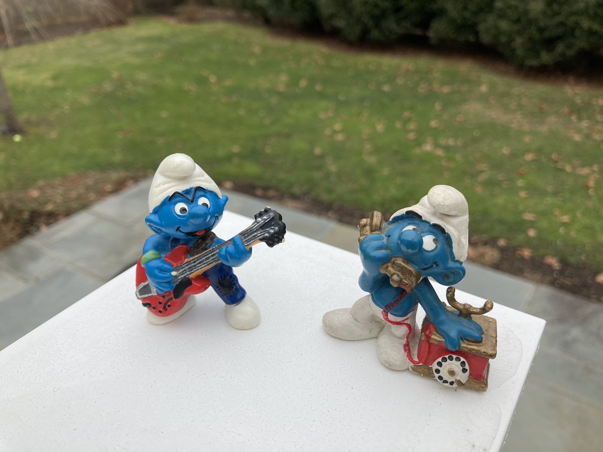 See left, career one
Look right for the present state
Never too late. Change. 

#saleshaiku #careerchange #professionaldevelopment