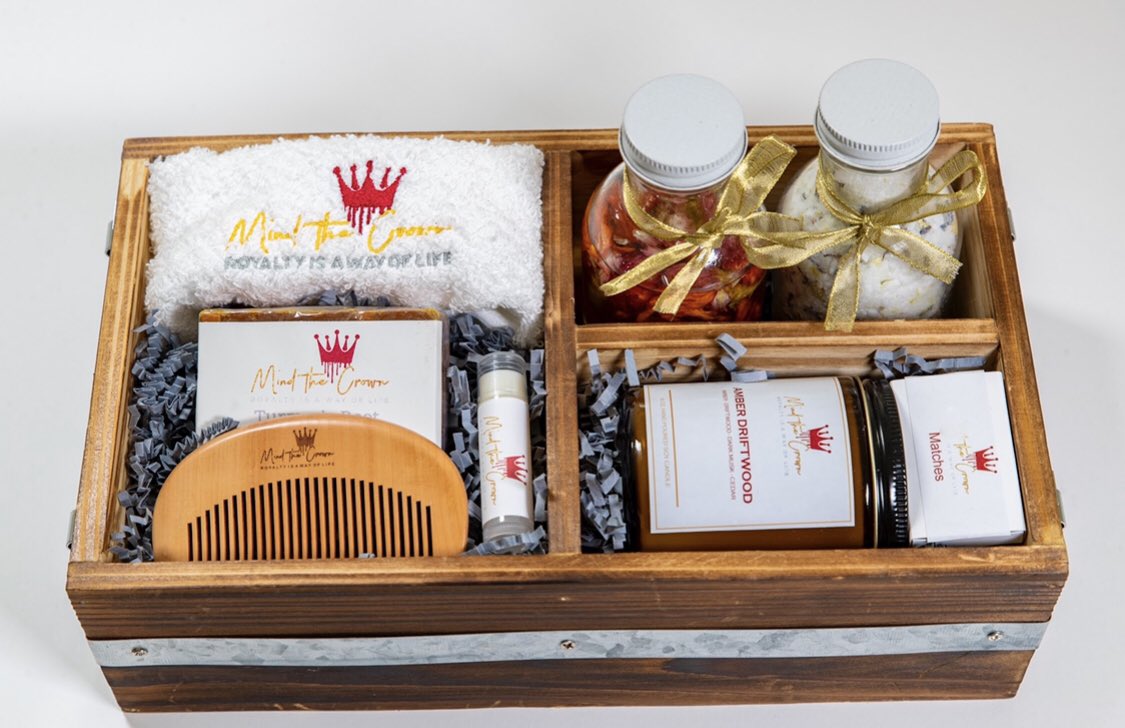 mind_crow's tweet photo. Looking for something for that special man in your life?
Reignjuvenate––King’d -SALE PRICE $53 (sale ends 1/22) comb
#iamking #blackkings #giftforhim🎁 #giftforhim #giftideas #blackboyjoy✨ #blackmenmagic #menbeard #beardstylesmen #mindthecrown #reignneverstops
#BlackOwned https://t.co/w8ynl7QoY1