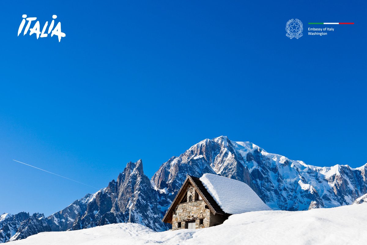 ItalyinUS's tweet photo. In the Aosta Valley, Italian and French cultures converge for a unique experience. Surrounded by the Italian, French, and Swiss Alps, it is no surprise this fascinating region is a popular tourist destination year-round! #ItalyatHome https://t.co/h4WGBOGTd2