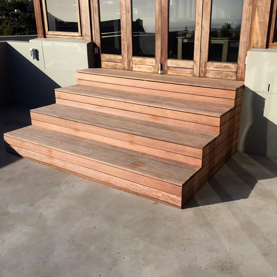 RaWoodcraft's tweet photo. Outdoor Massaranduba deck and "sundowner" steps to make the most of the Cape Town view.
#rawoodcraft #rawood #wood #woodwork #woodworker #carpentry #woodworking #wooddesign #woodcraft #deck #decking #sundowners #saturdaylife #saturdaystyle https://t.co/SEC7kehO9f