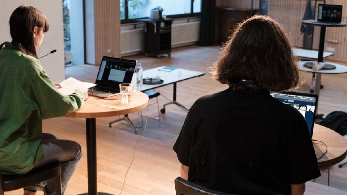 Jetzt anmelden! Am Donnerstag 21. Januar stellen wir unsere Simulation für digitale Meinungsbildung vor. Das Projekt ist eine Zusammenarbeit mit der Stiftung <a href="/RisikoDialog/">Risiko-Dialog</a> und dem <a href="/KantonZuerich/">Kanton Zürich</a>.
dezentrum.ch/events/lunch-d…