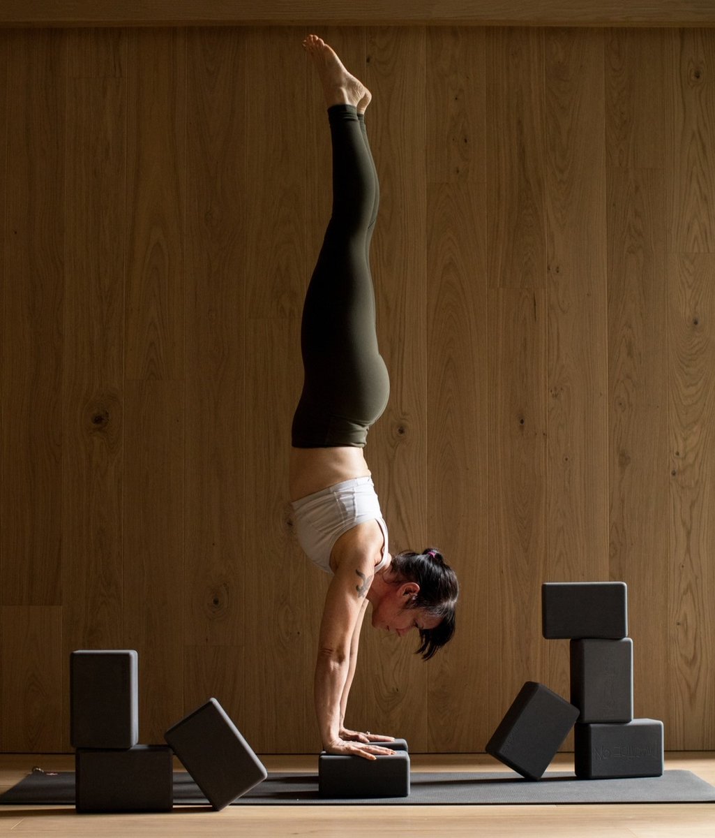 yoga_medicine's tweet photo. #MidWeekMantra: I am in balance ⚖️
📸: #YM1000 teacher @laraedereryoga https://t.co/apXiNTUrfP