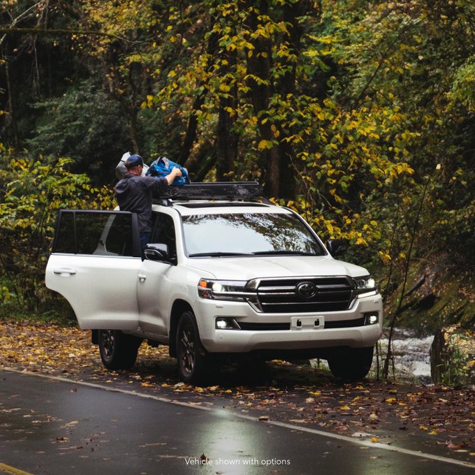 HallToyotaVB's tweet photo. Lights ✔️ camera ✔️ 𝙩𝙧𝙖𝙘𝙩𝙞𝙤𝙣  ✔️ #LandCruiser https://t.co/UjFBzsPRAC