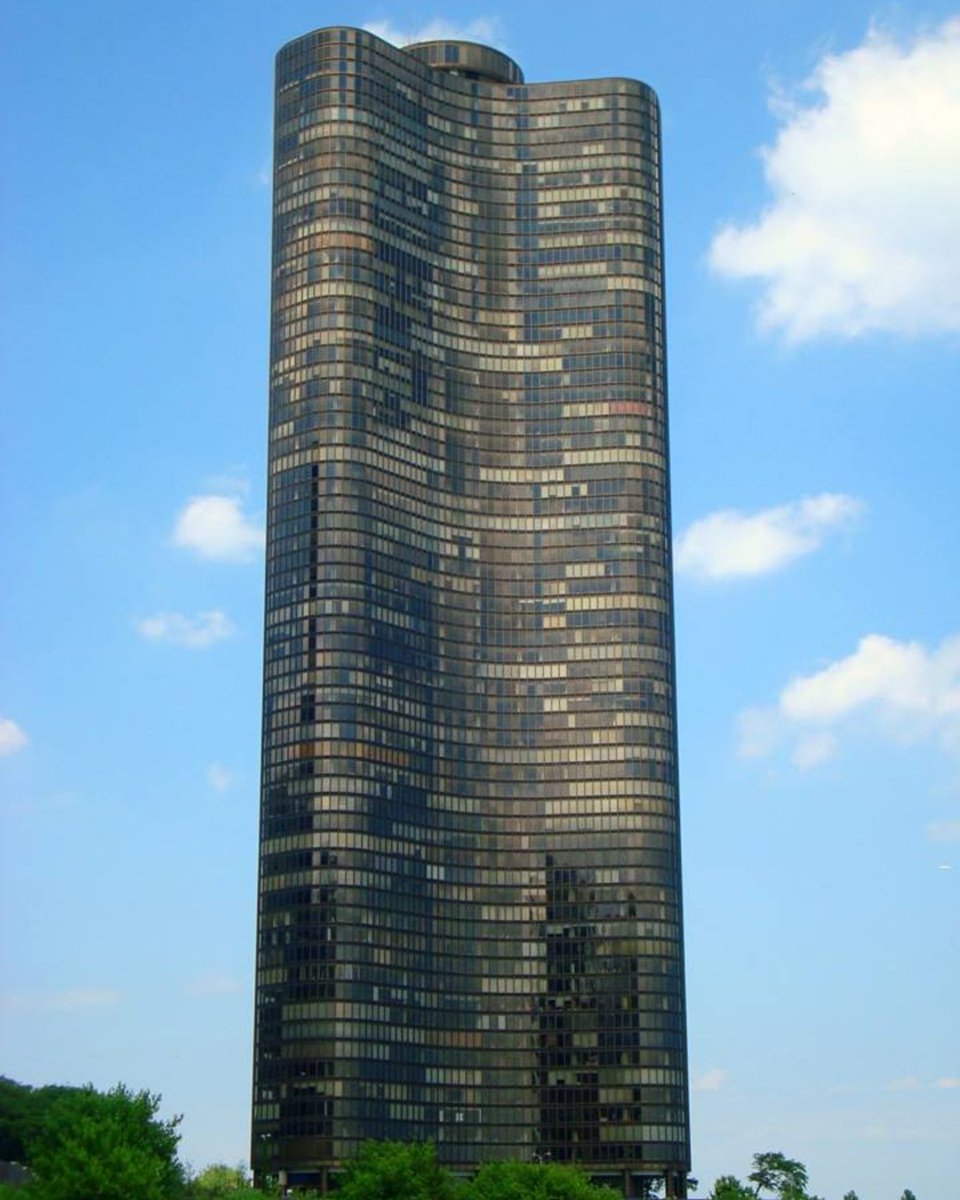 We'll see you at the top 🌃 🥂
•
•
•
•
•
#ChicagoFood #ChiGourmet #ChicagoToDoList #ChicagoFoodMag #ChicagoFoodScene #ChicagoFoodGuide #Chicago