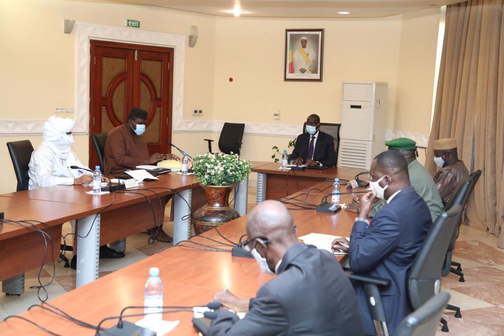 J’ai eu une réunion cet après-midi sur la problématique des cartes NINA avec les MATD, MSPC et MMEIA afin d’apporter à nos concitoyens des solutions appropriées à très court terme.