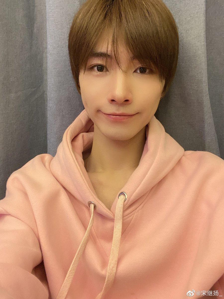 jiyangpics's tweet photo. 210113
Weibo Update 

#SongJiyang #宋继扬 https://t.co/2Vu0HAsew3