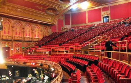 The Warfield has played host to scores of bands and in 1993 Phish found themselves on Garcia’s stage for the second year in a row.