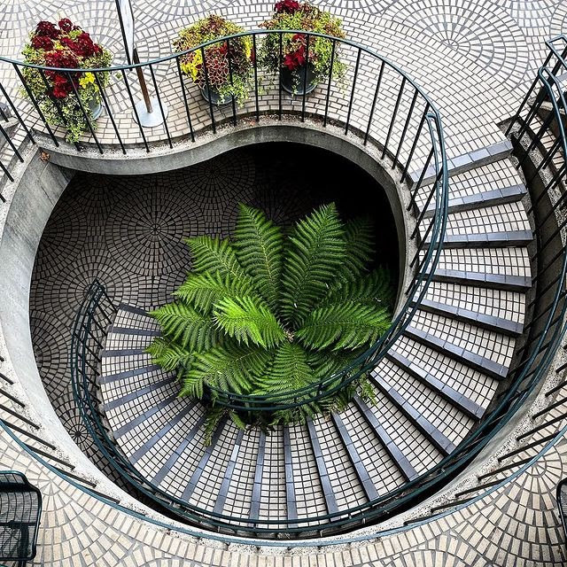 EmbarcaderoCtr's tweet image. It’s all in the details. 
Photo by @cornersofsanfrancisco
#EmbarcaderoCenter #Architecture #SFArchitecture