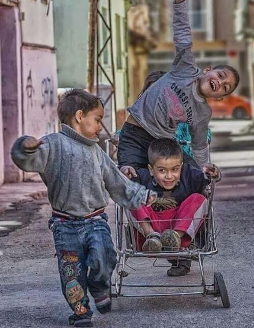 jamaliaat's tweet photo. " كثيرون يفوتهم نصيبهم من السعادة، ليس لأنهم لم يجدوها .. بل لأنهم لم يتوقفوا ليستمتعوا بها " (م)

#جماليات https://t.co/Ua5Mg01iKy