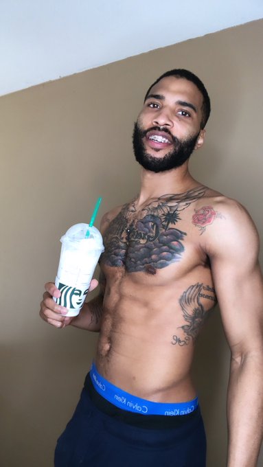 Watch 17th Chariot's leaked NSFW photo on TwXstars