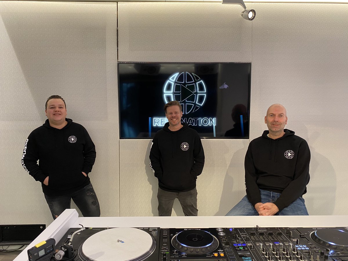 In tonight’s episode you’ll hear music by @oliverheldens, <a href="/arminvanbuuren/">Armin van Buuren</a>, @ibluestone and many more! Tune in at 8 P.M. CET! 💥 (<a href="/FerryCorsten/">Ferry Corsten</a> <a href="/JayMoonMusic/">Jesse Hummen</a> <a href="/joeribegood/">Joeri Lodders</a>) #RESO7