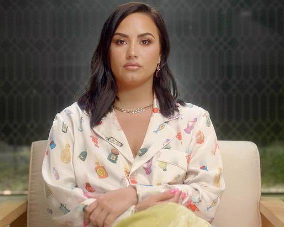 “Já se passaram dois anos desde que fiquei cara a cara com o ponto mais sombrio da minha vida, e agora estou pronta para compartilhar minha história com o mundo”
Demi Lovato anuncia “Dancing with the devil”, sua nova docuseries, que irá estrear dia 23/03 no Youtube! #DemiDWTD https://t.co/kWOkon7KL2