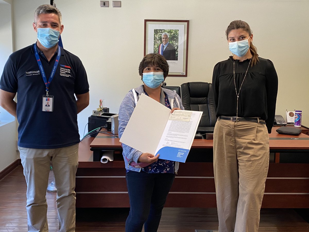 gobercautin's tweet photo. GOBERNADORA REALIZA 1ERA ENTREGA DEL FONDO SOCIAL PRESIDENTE DE LA REPÚBLICA 👏
La gobernadora Constanza Marchant hizo entrega de recursos a la Mesa de Mujeres Rurales de #Temuco para la compra de toldos, mesas y sillas por un monto de $1 millón 385 mil con fondos del #FSPR ✨ https://t.co/lP2xX9n0pR