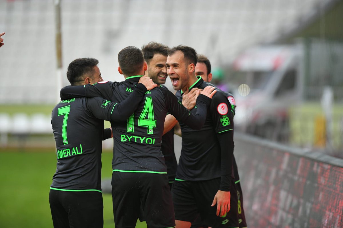 Ziraat Türkiye Kupası'nda Konyaspor'umuz, Gaziantep FK'yı 2-1 mağlup ederek çeyrek finale yükseldi.
#AnadoluKartalı Konyaspor'umuzun tüm oyuncularını ve teknik heyetini yürekten tebrik ediyorum. 👏👏
@konyaspor https://t.co/oesrYjvZVG