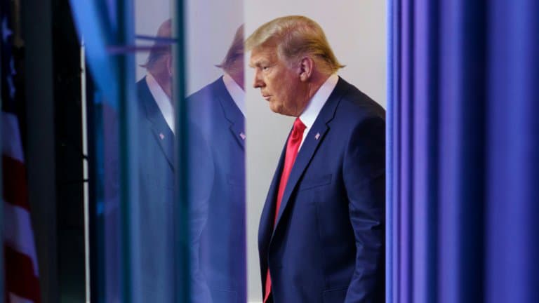 BFMTV's tweet photo. 🔴 ALERTE INFO. La mise en accusation de Donald Trump approuvée par 221 voix contre 203 à la Chambre des représentants https://t.co/ytbglBQg3v https://t.co/DBLnUeh77F