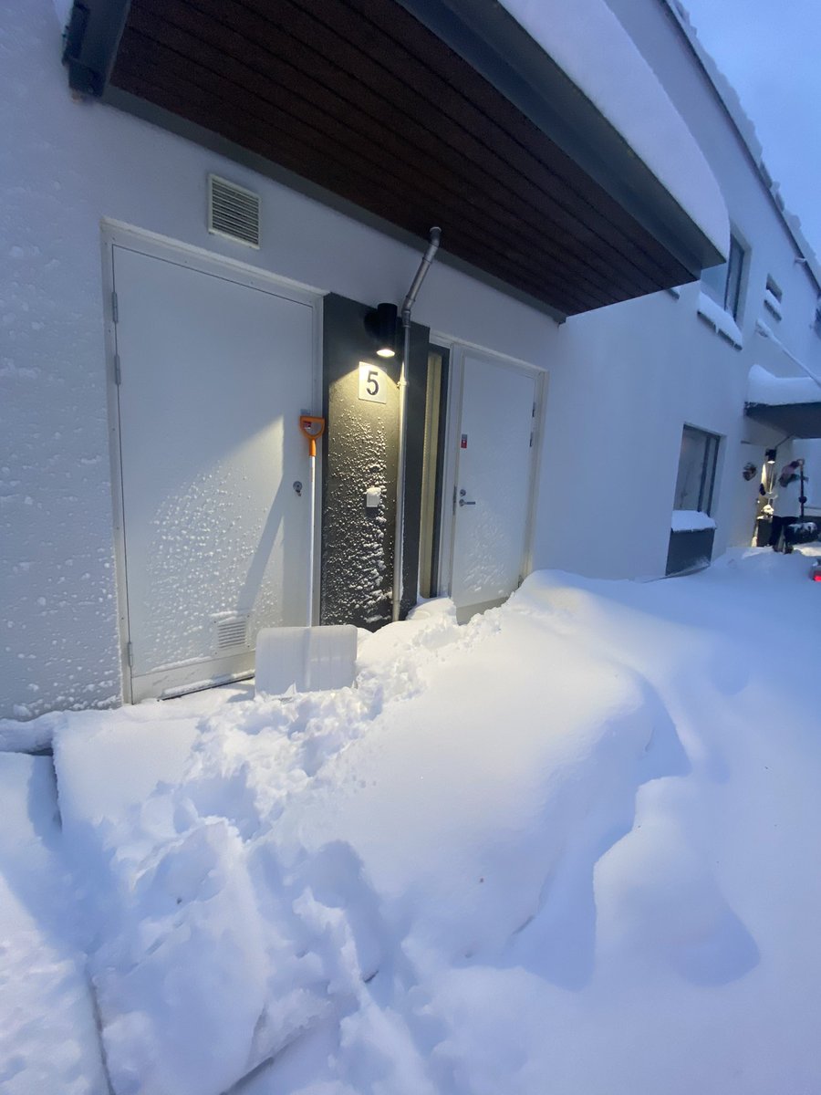KamillaUbuntu's tweet photo. Mountains of snow, 46 cm and 2nd day of snow chaos in arow, haven’t seen much in 10 years. Gladly take-away works, we couldn’t even drive out of the parking lot. So took a power-walk instead ☃️
Anyone else in the same situation?❄️
#winterwonderland #Finland #finallywinter https://t.co/RCCXbFM4tQ