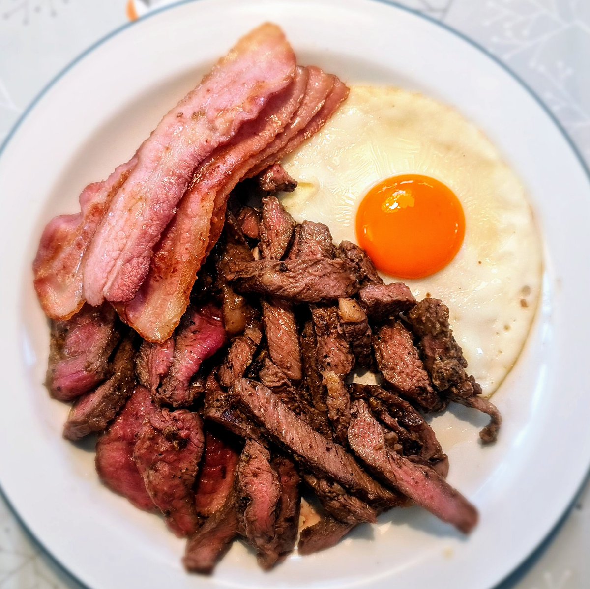 January self experiment  #carnivore  #organuary day 13TMAD today with different cuts of beef steak from the gourmet meat box gift box from my wife. Sirloin & rump steaks, eggs, bacon lunch. Light early supper of slow cooked beef cheek & shortrib  #IntermittentFasting  #lowcarb