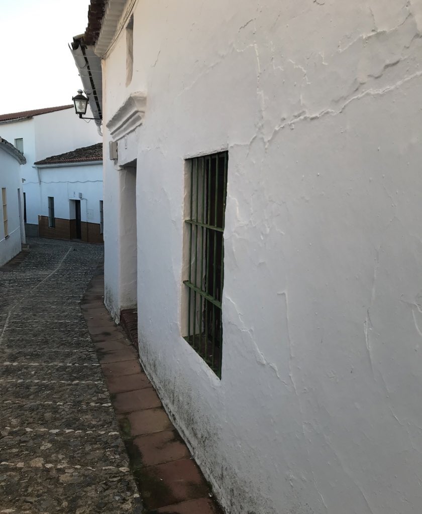 _manuelruiz_'s tweet photo. Paseando por mi pueblo.
Paseando por Higuera de la Sierra.
#Patrimonio #HigueradelaSierra #ArquitecturaRural #SierradeAracena https://t.co/gjd6Vwcgn8