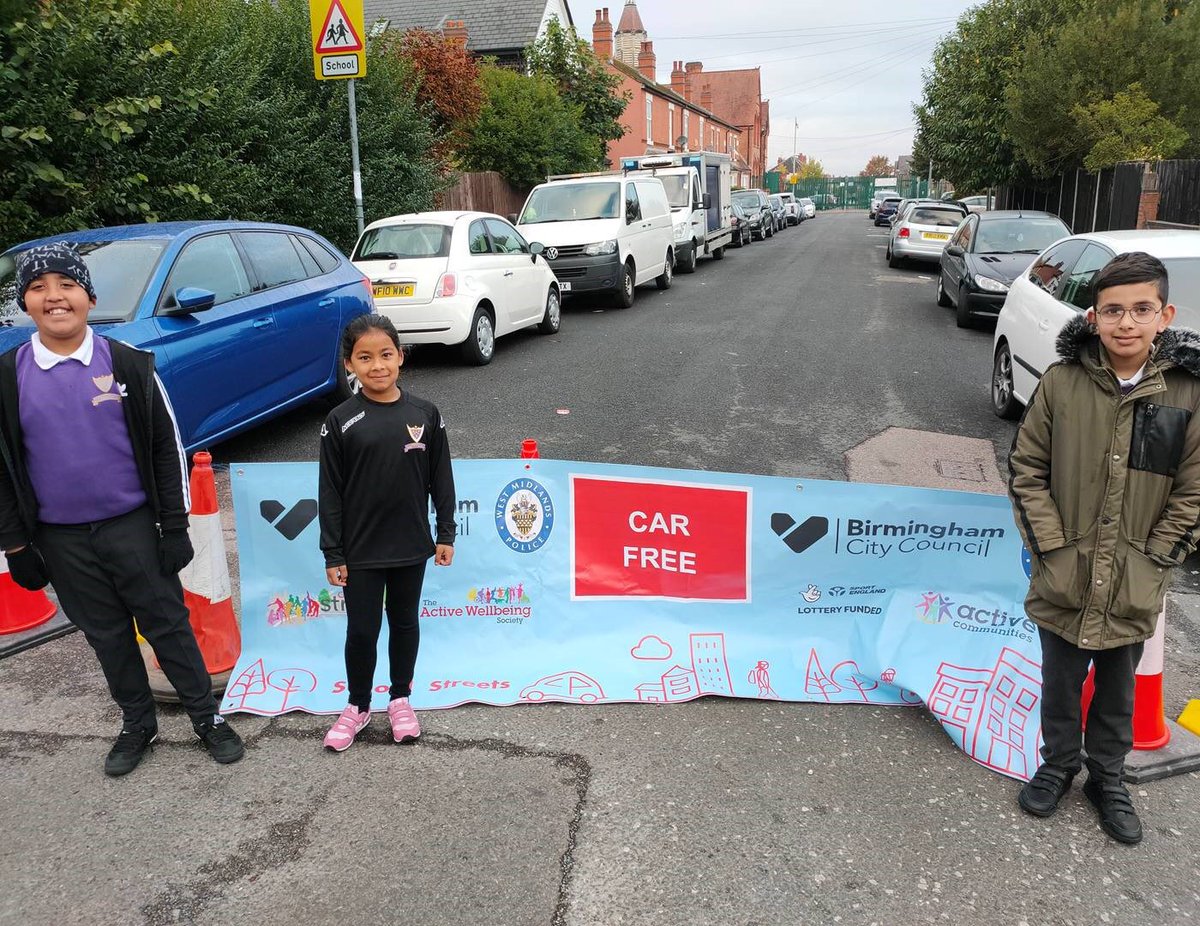 This leaves schools in other cities to enforce their School Streets with mish-mash of ad hoc temporary barriers like cones and banners, with either volunteer parents, or teaching or council staff hoiking this stuff across the road twice a day 9/