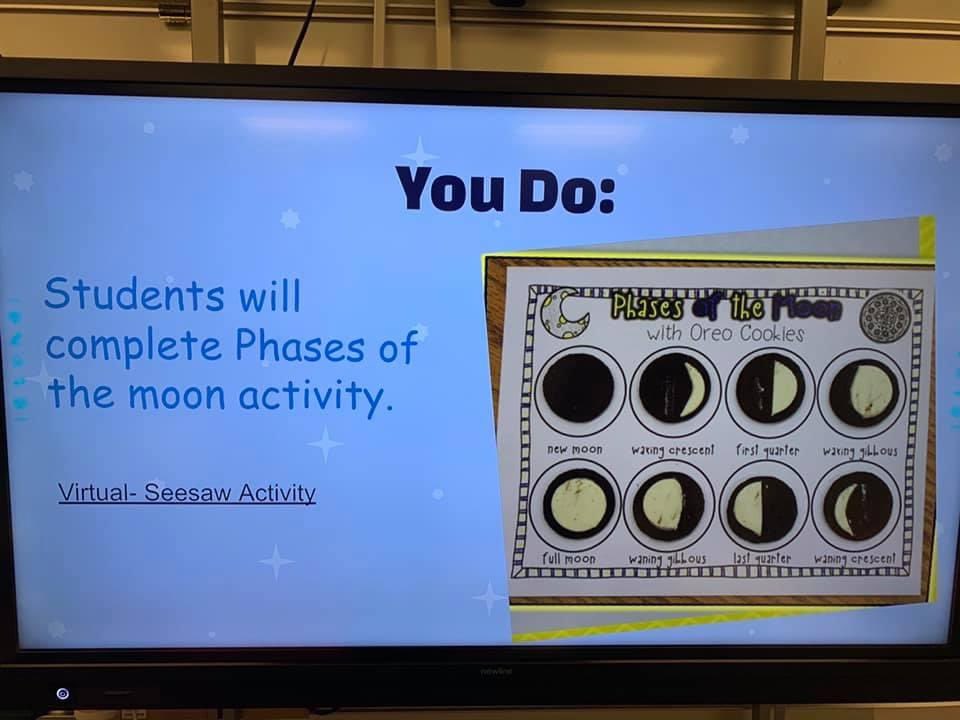 ILTexasCSK8's tweet photo. Our 1st Graders are learning about moon phases for science this week and yesterday they modeled the moon phases using Oreos! Such a fun and delicious way to learn!! 

#eaglebychoice https://t.co/3revNTrmOX